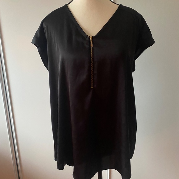 Black zipper top - Picture 2 of 4